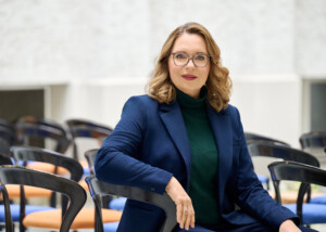Saskia Uppenkamp | Stills & Motion – Prof. Dr. Claudia Kemfert